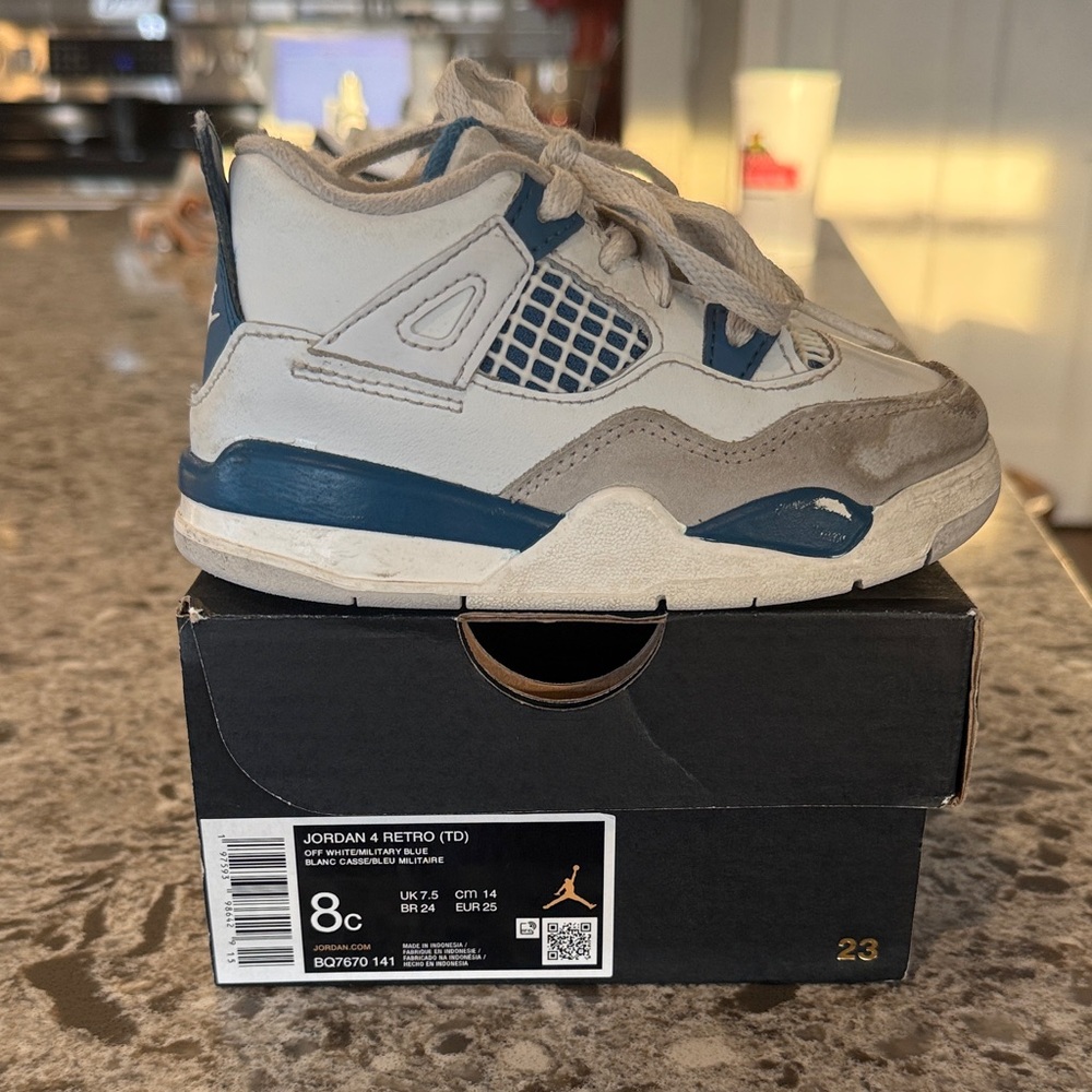 Jordan Retro Toddler Shoes in Blue and Gray